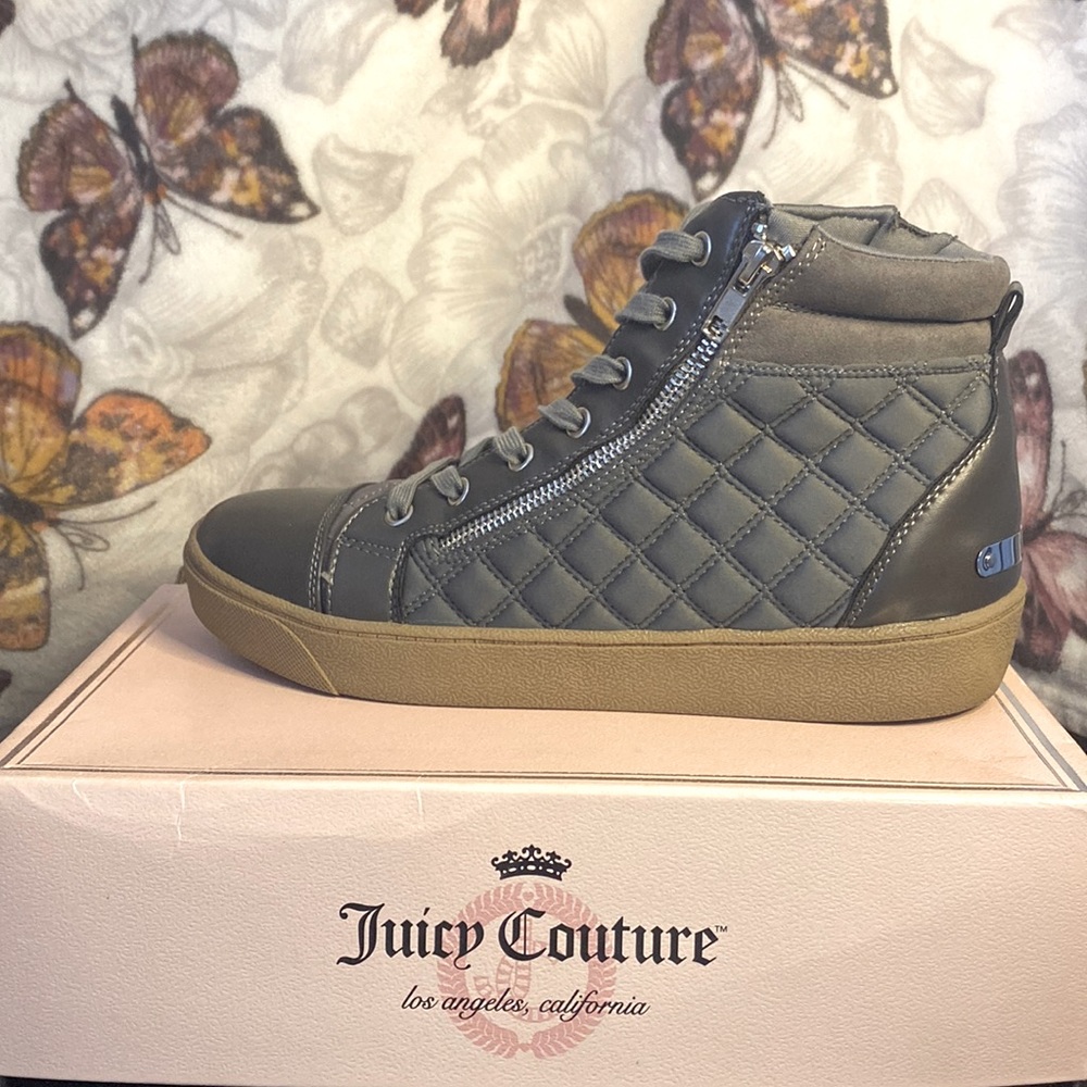 These are juicy couture grey zip up shoes!